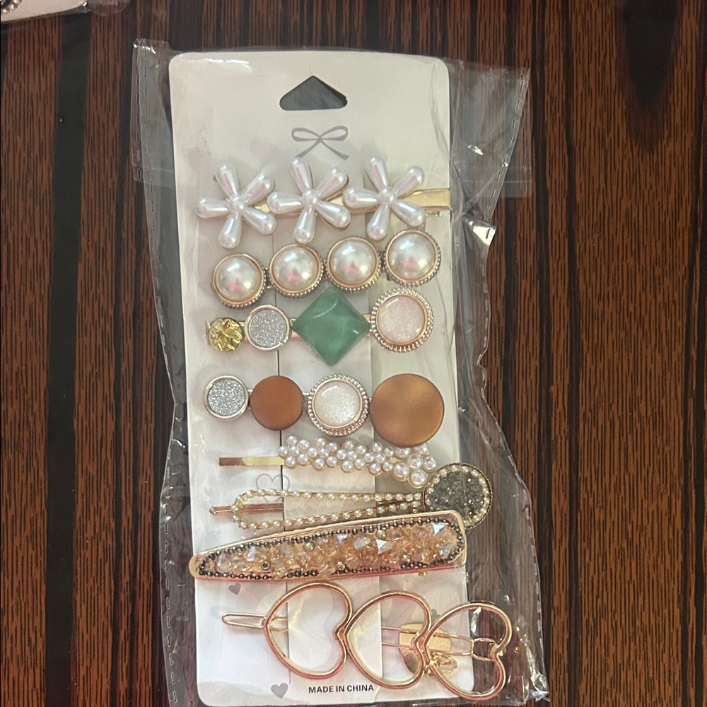 Elegant Pearl and Gold Hair Clip Set